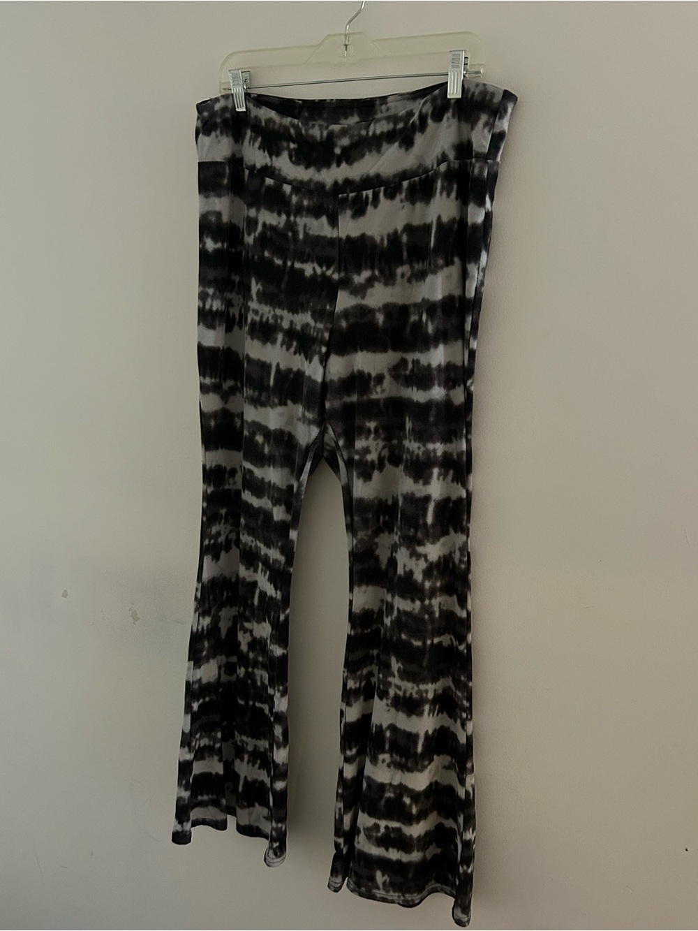 No Boundaries Tie-Dye Flared Lounge Pants - Black & White